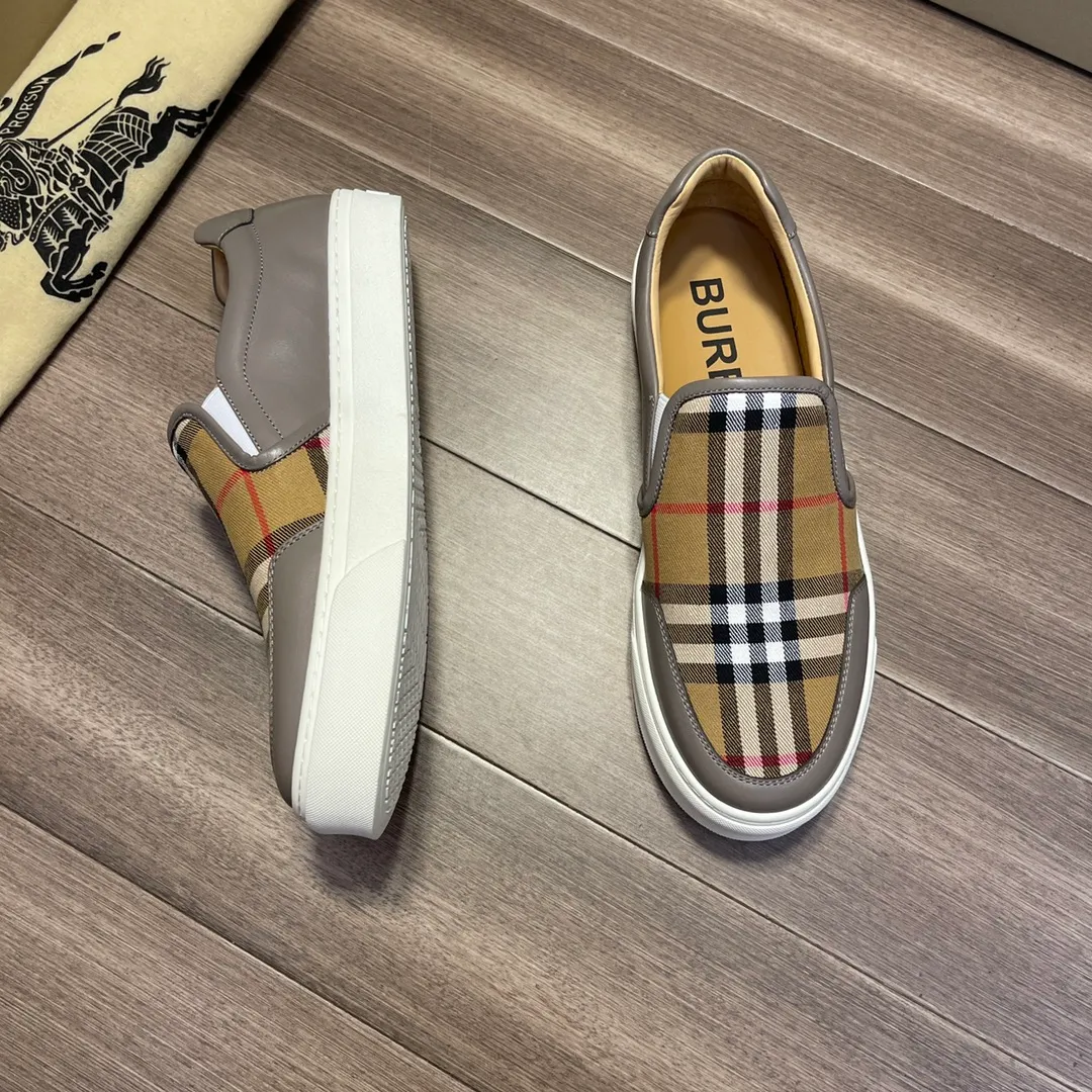 ☕P360💰《BURBERRY》【Original order·Version】Burberry: Top 🔝Purchasing agent🔍🔍The latest men's counter is on sale simultaneously, the original version imported from Italy🔝·Nappa calfskin·Brand totem cloth· Highlighting the (high-end, extravagance, class) travel, home, and best choice" exquisite workmanship (Imported water-dyed leather lining from Italy 🇮🇹), sole: original sole provided by the original factory, ⚠️exclusive double layer Activity·TPR rubber·molded outsole; super comfortable·wear-resistant·non-slip·environmental protection🌳🌳🌳, the real thing is more beautiful🎬The real thing is more beautiful🔍🔍 (high quality·follow the order) You can enter and exit the counter at will: Size: 38·39·40·41·42·43·44 (🎉Customized 45) Welcome to order...☕️